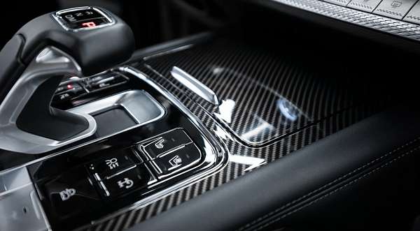 dekorativnaja-otdelka-salona-avtomobilja-toyota-individualizacija-i-stil