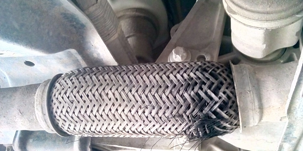 gofra-glushitelja-gruzovogo-avtomobilja-prichiny-povrezhdenij-diagnostika-i-remont