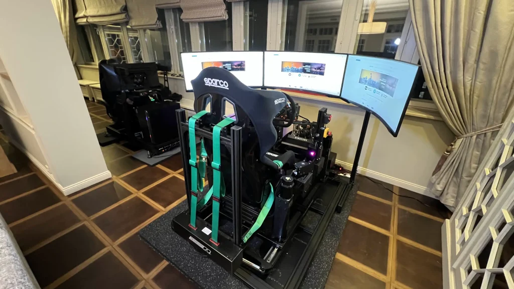 imitator-raboty-dvigatelja-avtomobilja-pogruzhenie-v-mir-diagnostiki-bez-riska