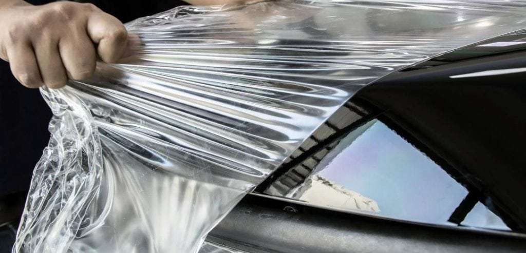 kak-snjat-zashhitnuju-plenku-s-kuzova-avtomobilja