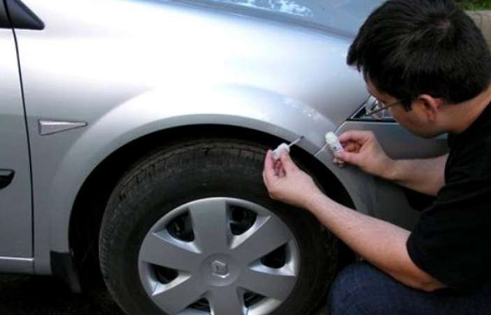 melkij-remont-skolov-lakokrasochnogo-pokrytija-avtomobilja