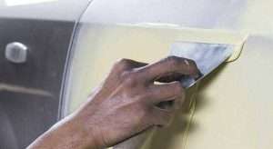 nanesenie-shpatlevki-na-kuzov-avtomobilja-poshagovoe-rukovodstvo