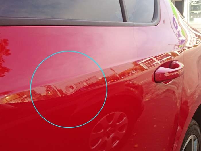 nebolshie-vmjatiny-na-kuzove-avtomobilja-prichiny-i-metody-remonta