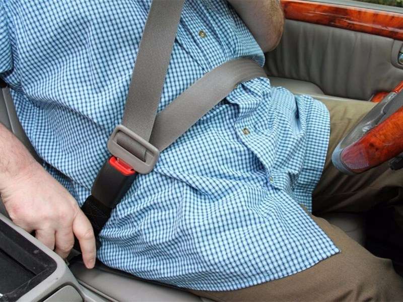 remni-bezopasnosti-v-starom-avtomobile-neobhodimost-i-vozmozhnost-ustanovki
