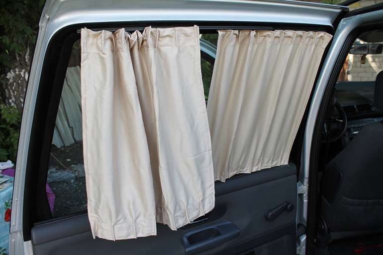 shtorki-v-salon-avtomobilja-svoimi-rukami-jekonomim-i-sozdaem-komfort