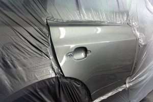 stoimost-remonta-i-pokraski-dveri-avtomobilja-faktory-i-jetapy