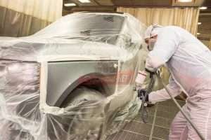 stoimost-remonta-lakokrasochnogo-pokrytija-avtomobilja-ot-chego-zavisit-cena