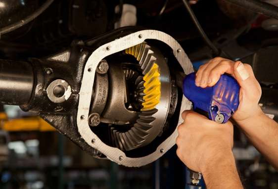 zadnij-most-avtomobilja-priznaki-neispravnosti-stoimost-remonta-i-vybor-avtoservisa